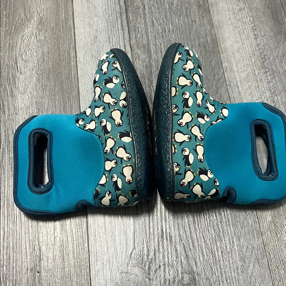 Bogs baby Teal Penguin Waterproof Rain Boot/ size 8
